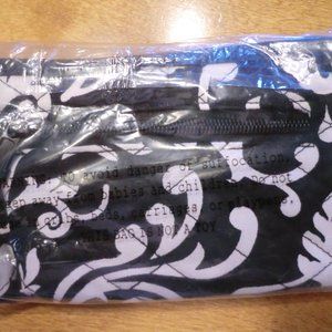 Thirty-One 347G Black Parisian Pop Soft Wallet  4 1/4" x 7 "    NIP